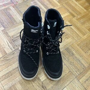 Sorel boots size 9